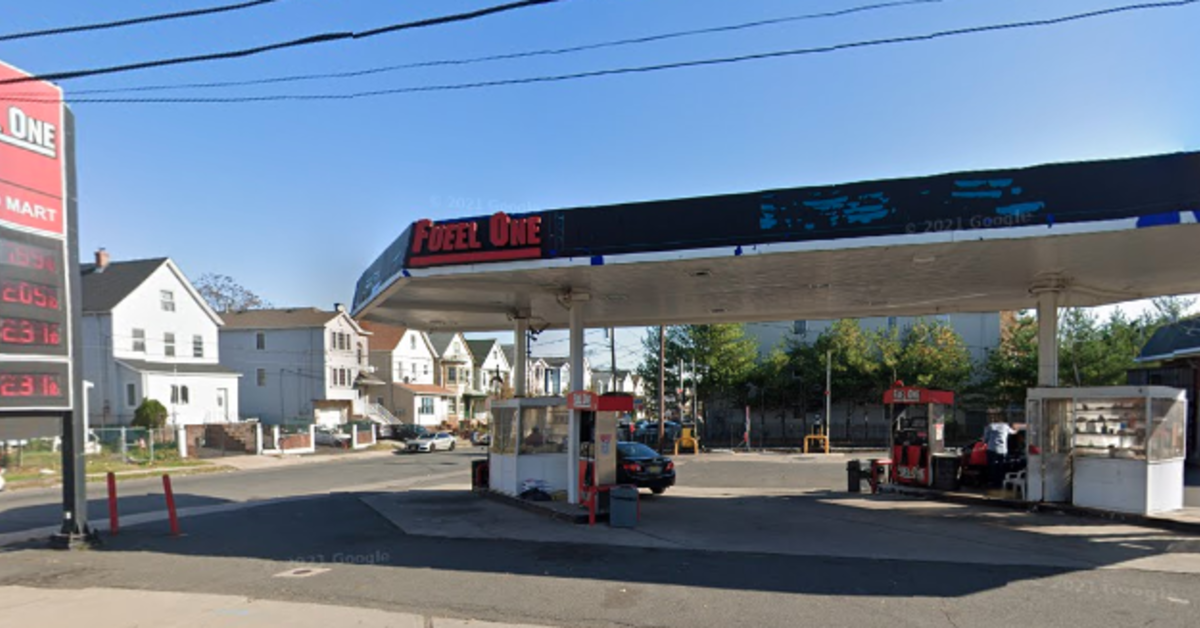Armed Robbery at Gas Station Reported in Elizabeth